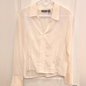 100% silk  Button-Up Blouse by Willi Smith, NWOT, size 8.